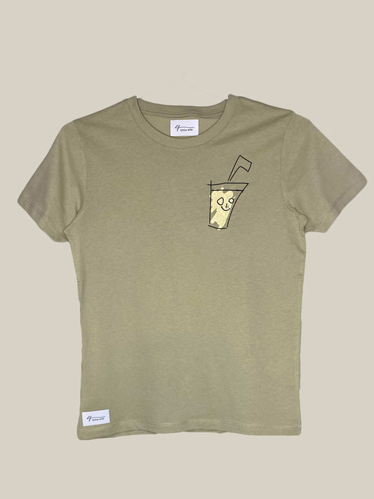 4littlearts T-Shirt für Kids in hellem Khaki mit Limonaden-Stickerei auf der Brust. Nachhaltige und faire Produktion