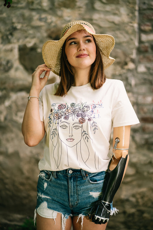 4littlearts Kooperation mit Kiribati. Schönes T-Shirt mit buntem Print. Nachhaltig und fair produziert, regional bedruckt.