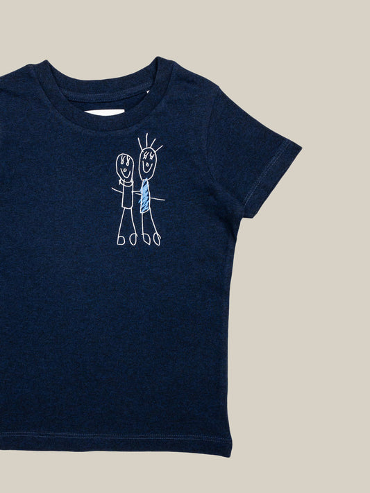 4littlearts T-Shirt für Kinder aus Biobaumwolle in Dunkelblau mit Stickerei auf der Brust. Nachhaltig und fair produziert mit dem Statement 'Freundschaft'.