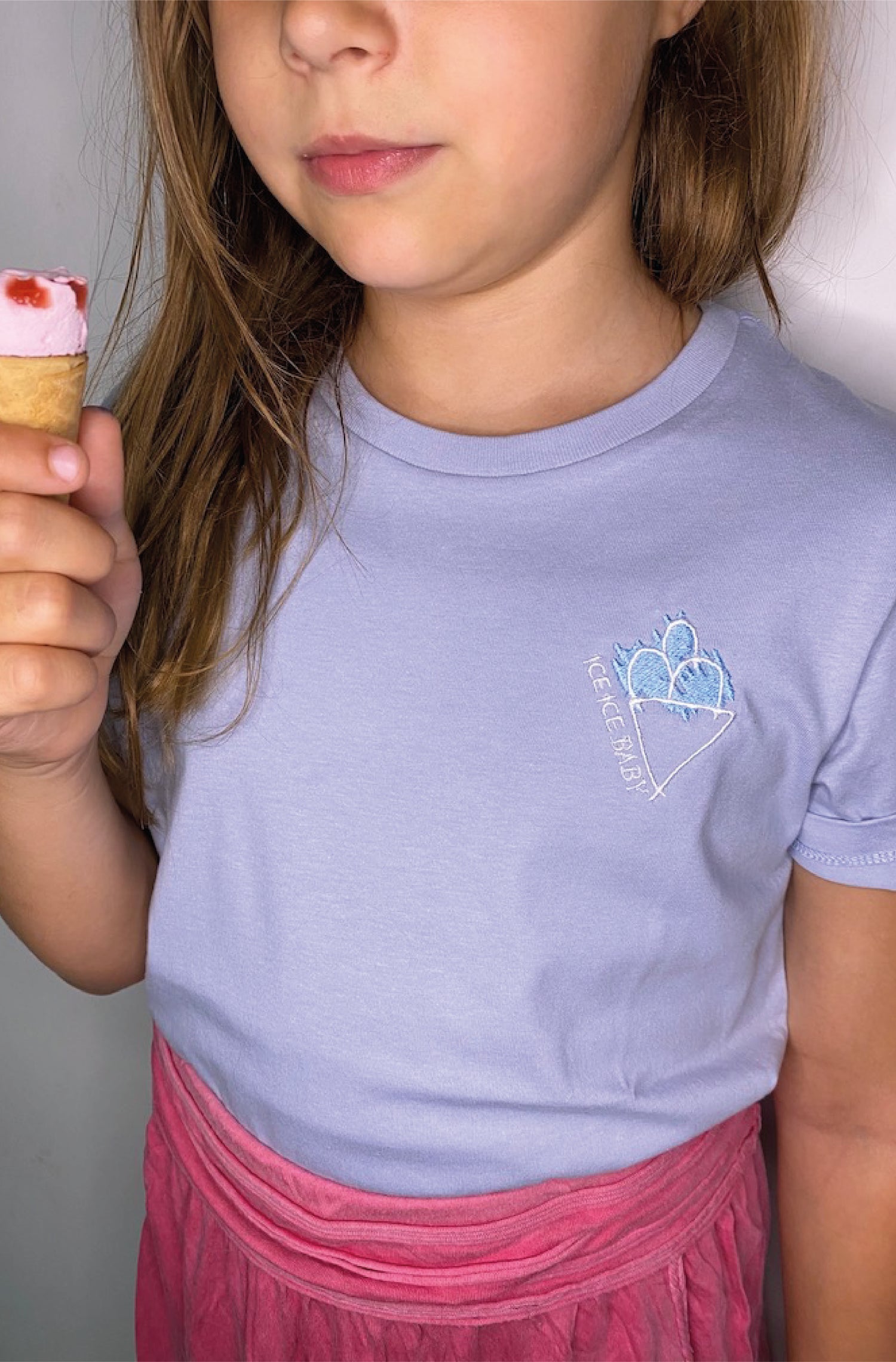 4littlearts T-Shirt 'Ice ice baby' für Kinder, aus Biobaumwolle, mit einzigartiger Stickerei, nachhaltige Mode 